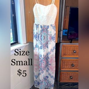 Good condition. Shoulder strap is broken.